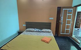 Sahara Penthouse Family, Stay